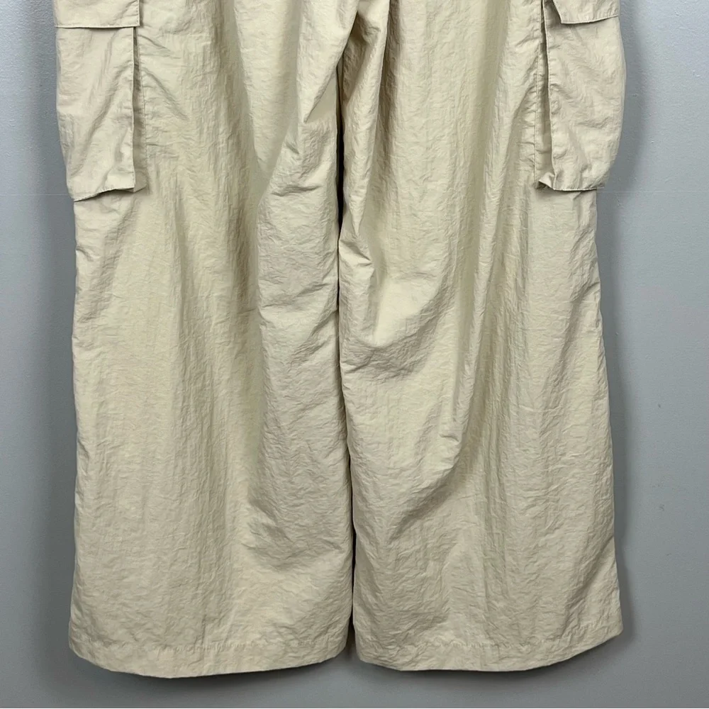 Wilo The Label womens khaki nylon cargo parachute wide leg pants, large.